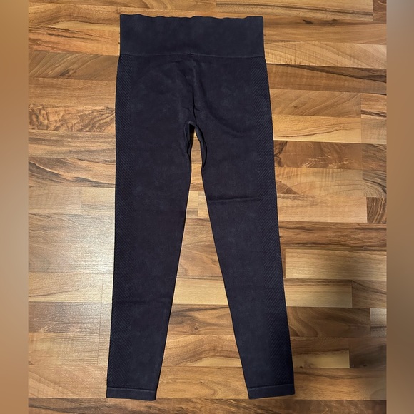 Mono B Acid Wash Leggings - Large - NWT - Picture 2 of 3